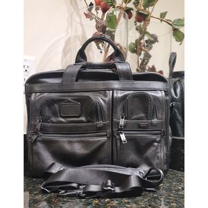 Tumi Expandable Weekender / Go Bag Blk Lthr Briefcase 96141D4 Read Description*